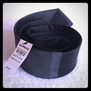 Express black modern tie